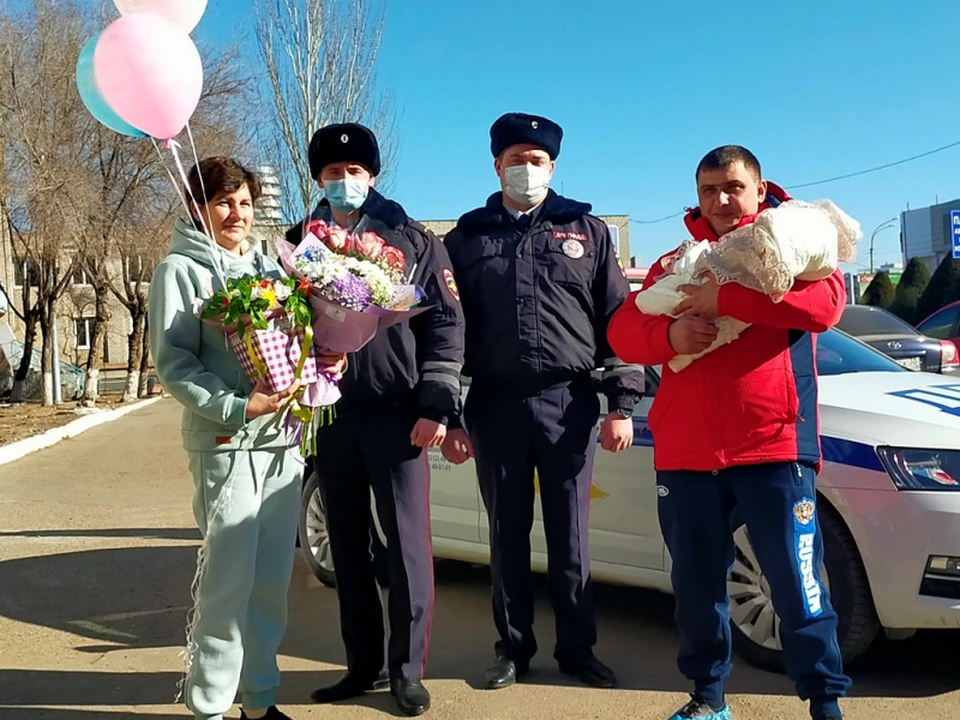 Стражи порядка приехали на выписку малыша