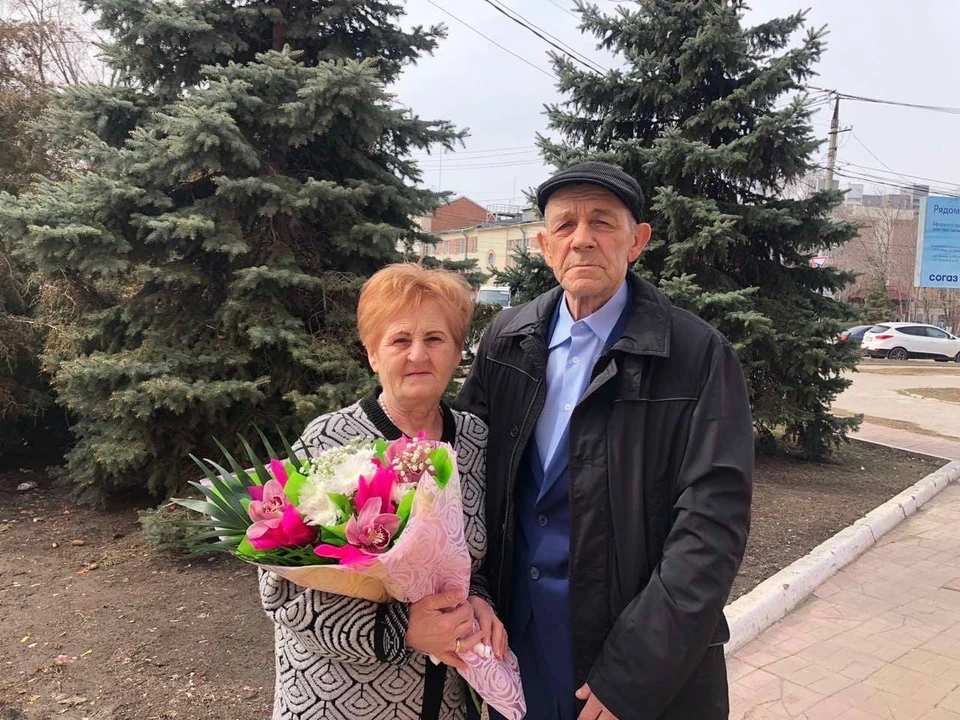 Пожилая пара из ЛНР