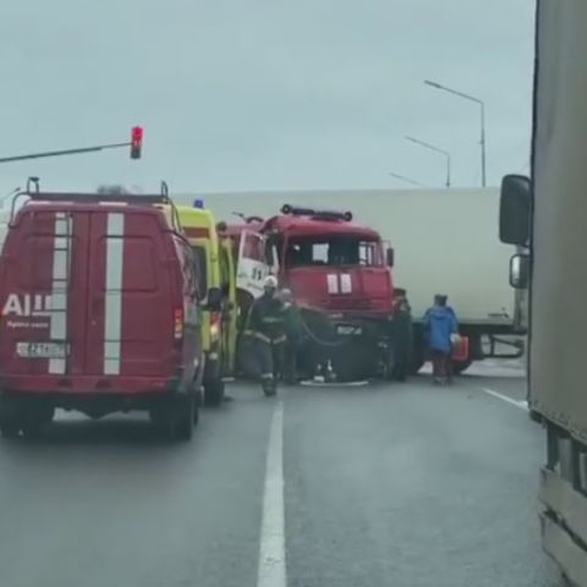 В Ярославле машина МЧС, спешившая на пожар, попала в аварию - KP.RU