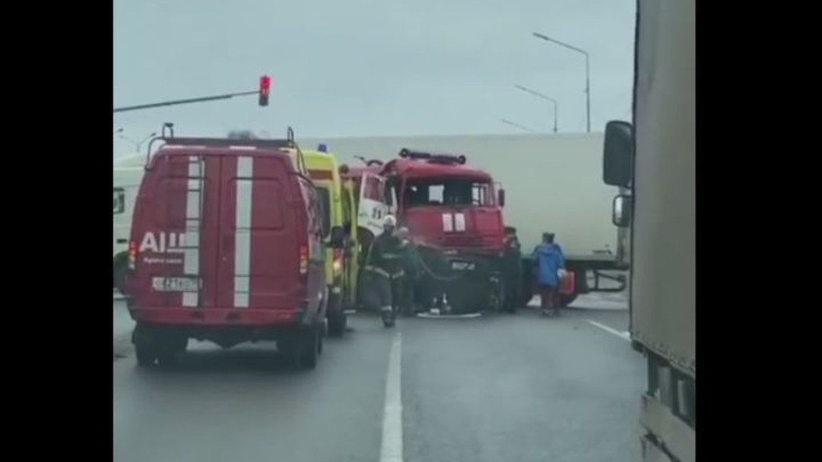 В Ярославле машина МЧС, спешившая на пожар, попала в аварию - KP.RU