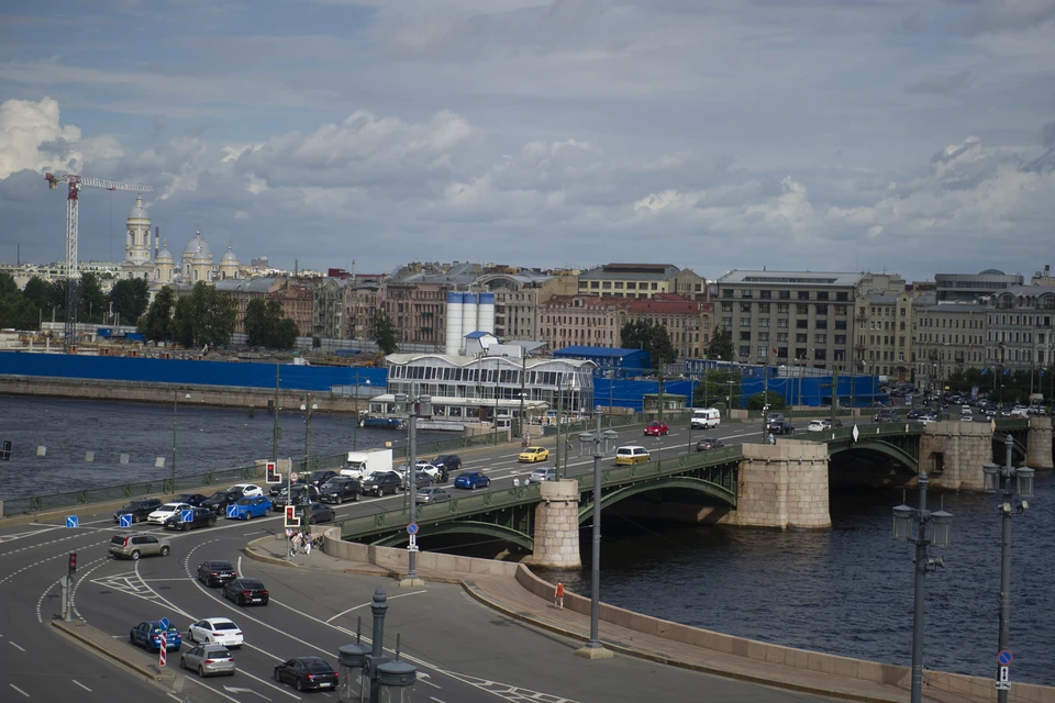 Биржевой мост начнет пропускать корабли в мае.