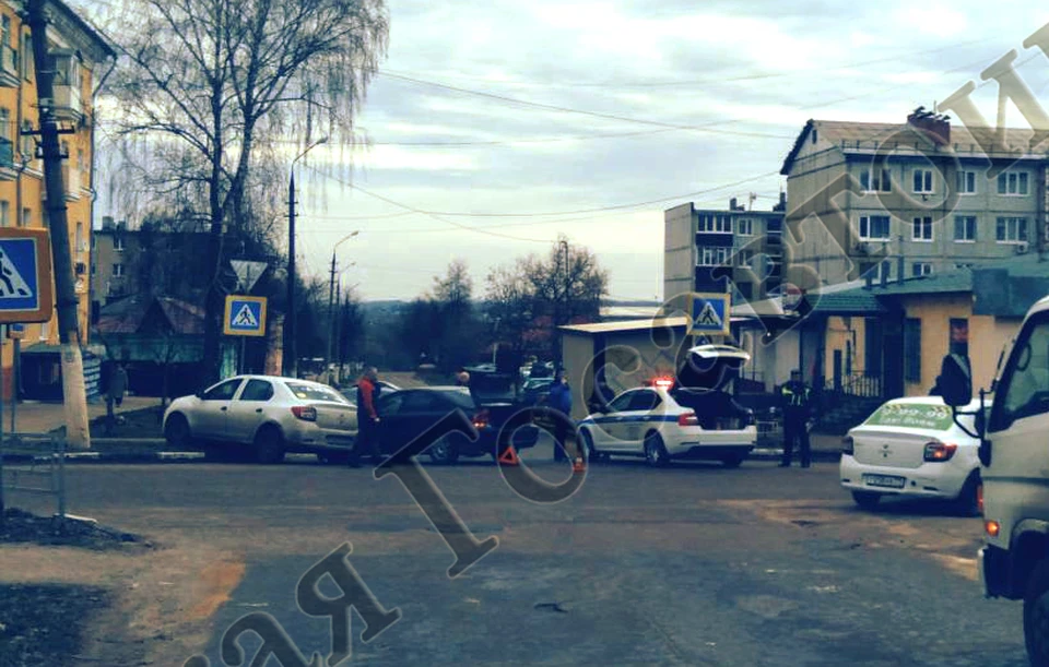 В Тульской области две иномарки не поделили перекресток
