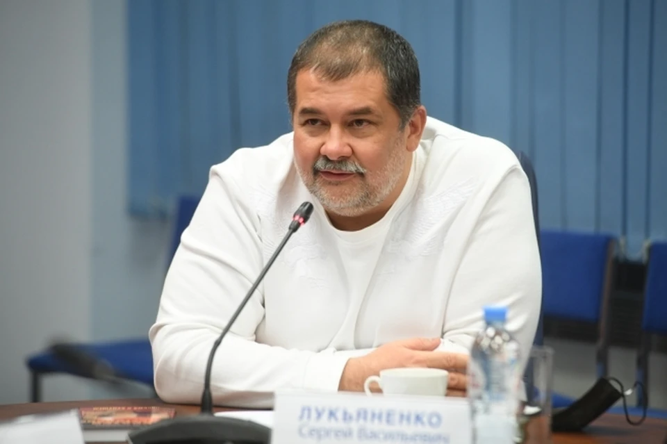 Писатель-фантаст Лукьяненко заявил, что перепишет новую книгу из цикла "Дозоры"
