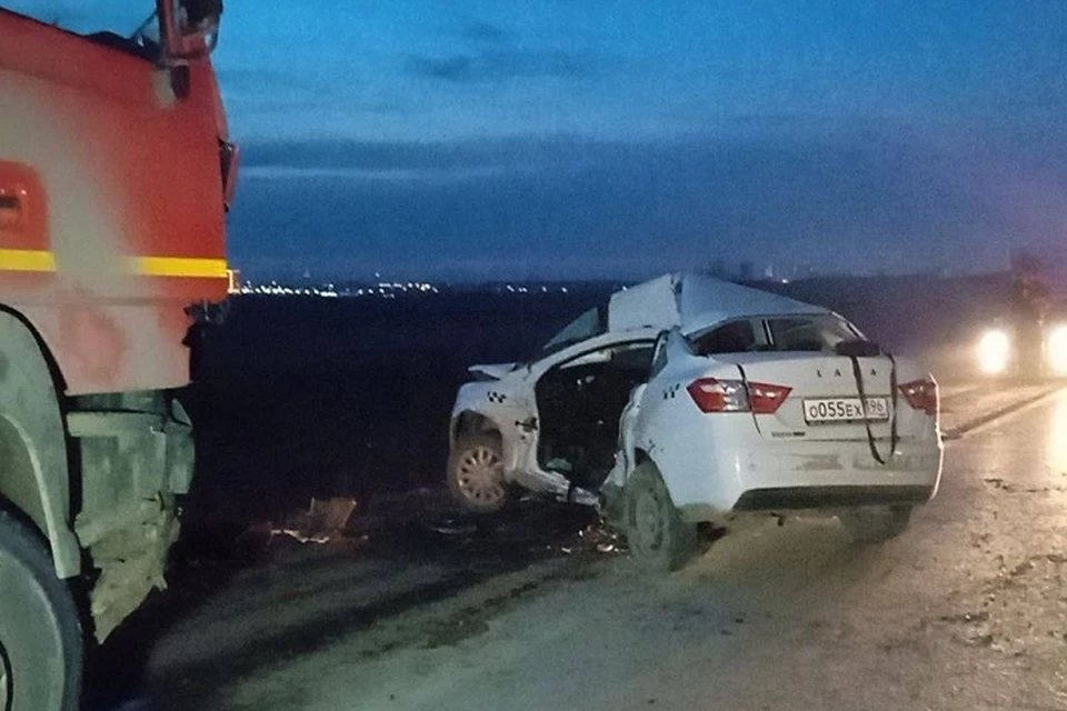 Водитель Lada Vesta решил развернуться в запрещенном месте. Фото: ГИБДД Екатеринбурга