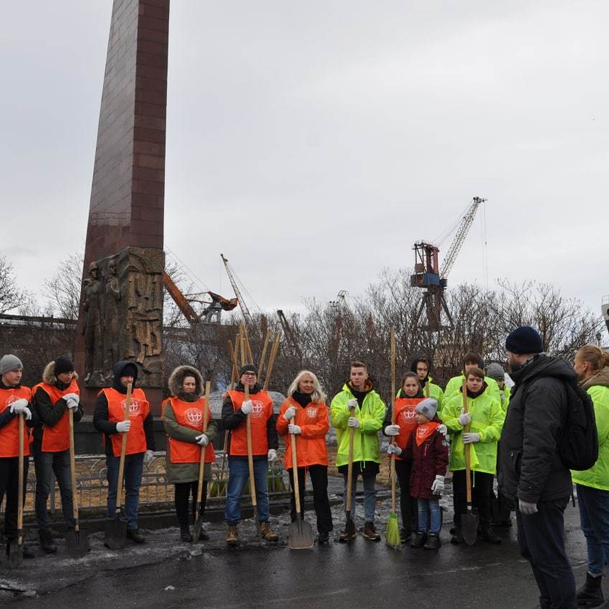 И уборка, и знания: в Мурманске провели особенный субботник - KP.RU