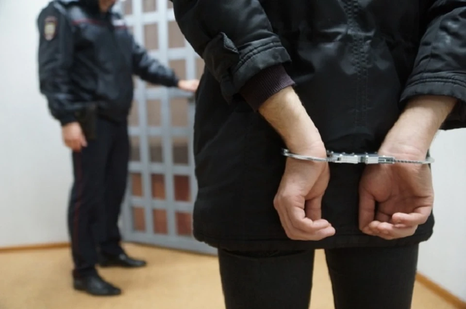 Они пробудут под стражей минимум до 19 июня 2022 года.