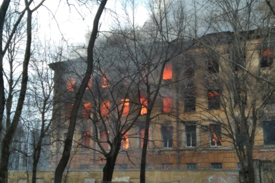 На пожаре в тверском оборонном НИИ погибли шесть человек.