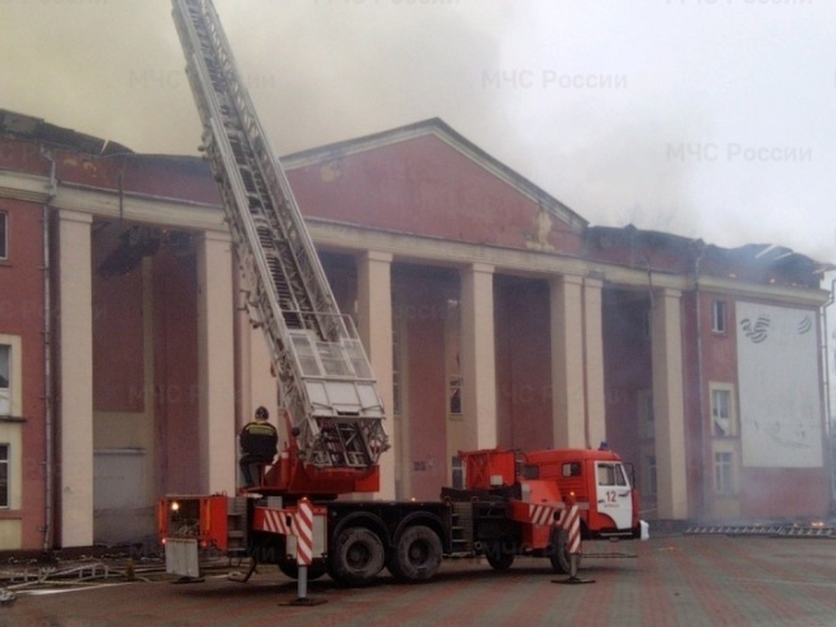 В брянском городе Фокино тушат Дом культуры - KP.RU