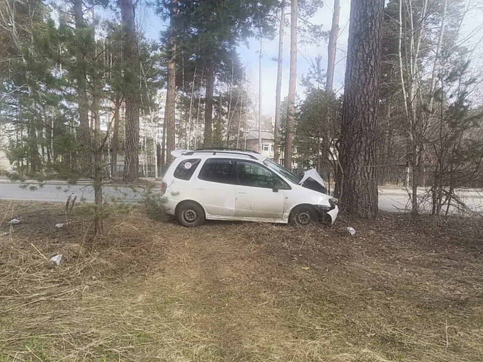 ДТП произошло в Северске на переулке Чекист. Фото: пресс-служба УМВД РФ по Томской области
