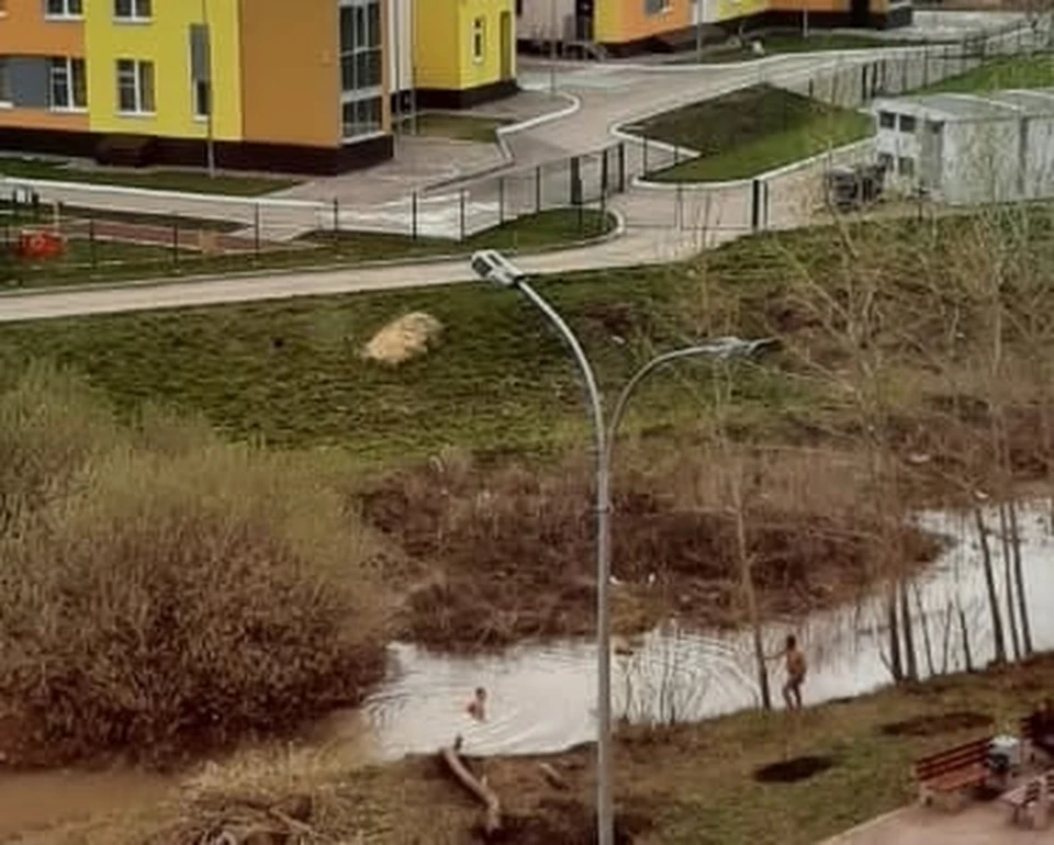В Южном городе купальный сезон открыли в речушке ФОТО: Денис Кудряшов