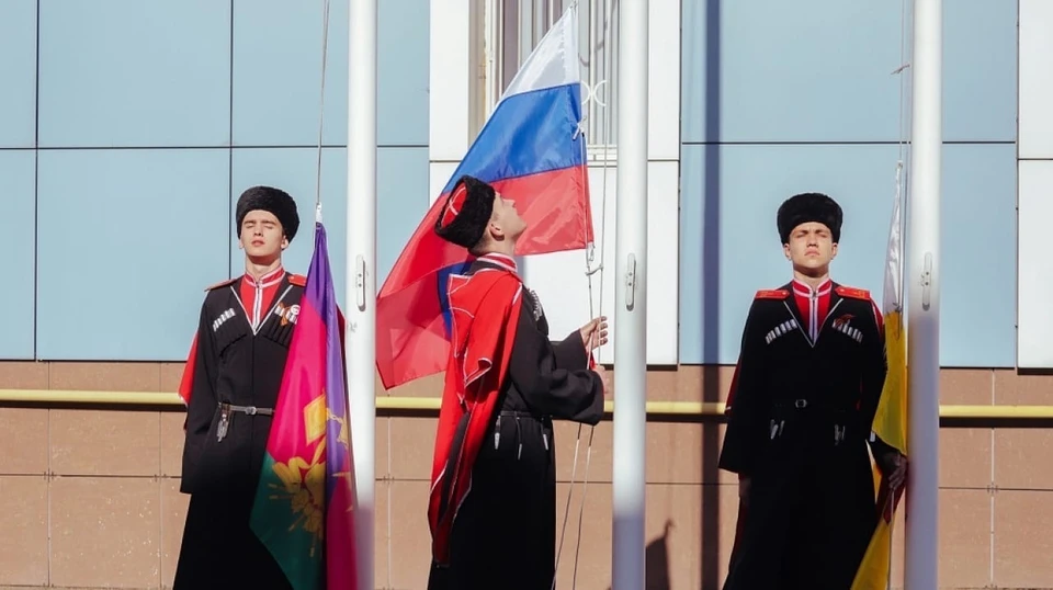 С 25 апреля в школах Краснодара будут поднимать государственный флаг. Фото:krd.ru
