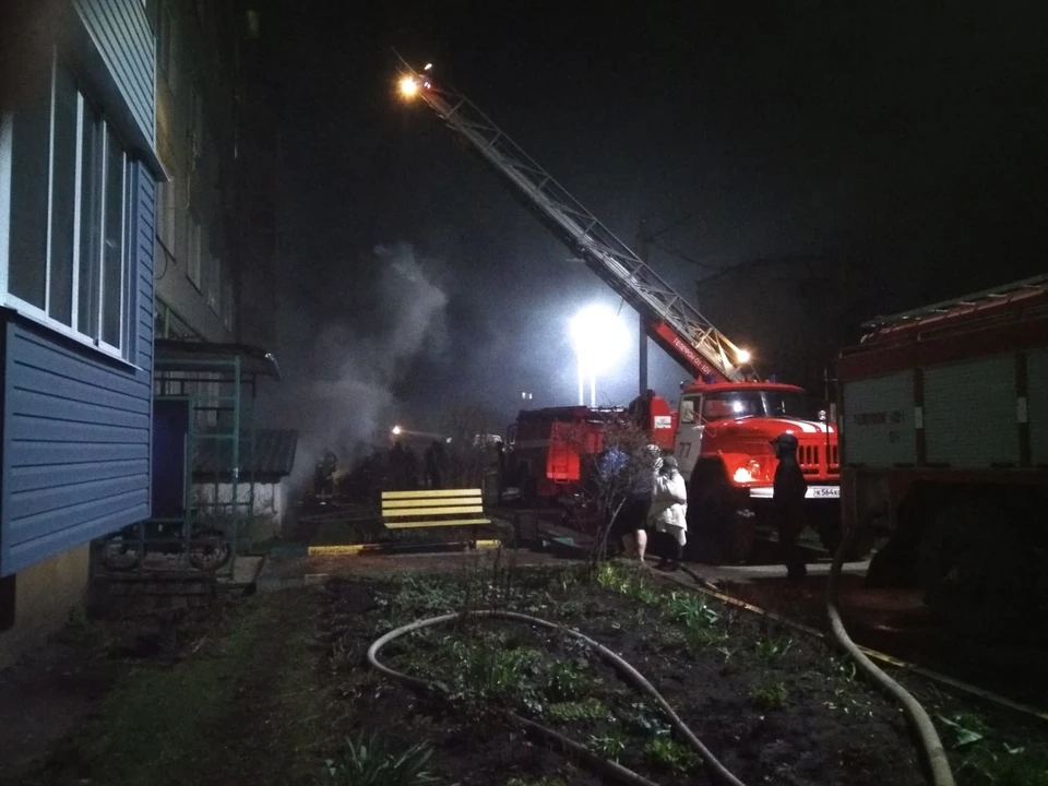 В Донском Тульской области из горящего дома вывели 40 человек