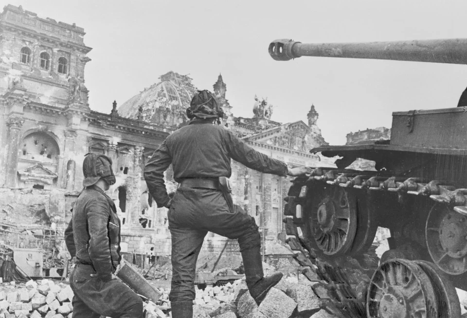 Гитлер боялся, что советские солдаты сумеют захватить его живым. Фото: Марк Редькин/ТАСС