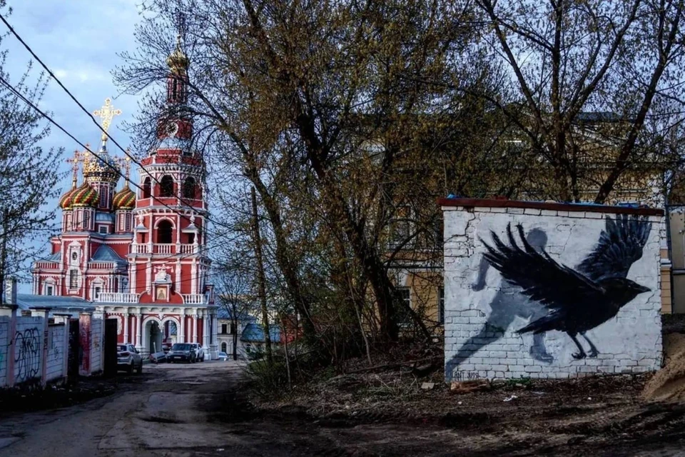 Изображение нарисовано во дворах недалеко от Строгановской церкви. Фото: Елена Сигалëва
