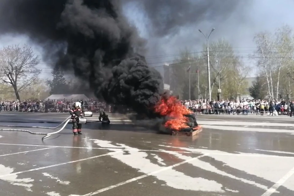 Покрышки подожгли и потушили