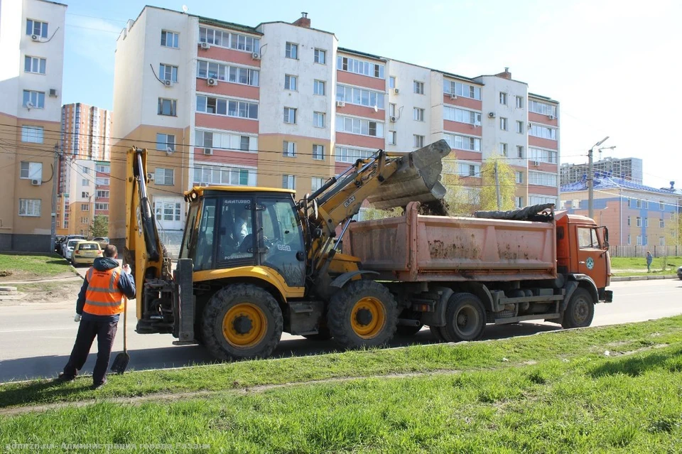 К уборке города привлекают спецтехнику.