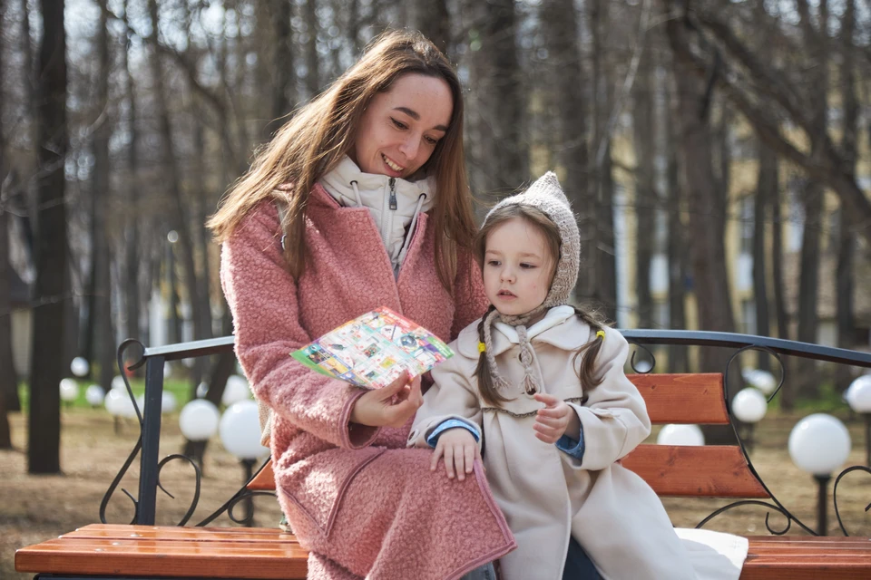 На улице будет солнечно, но прохладно.