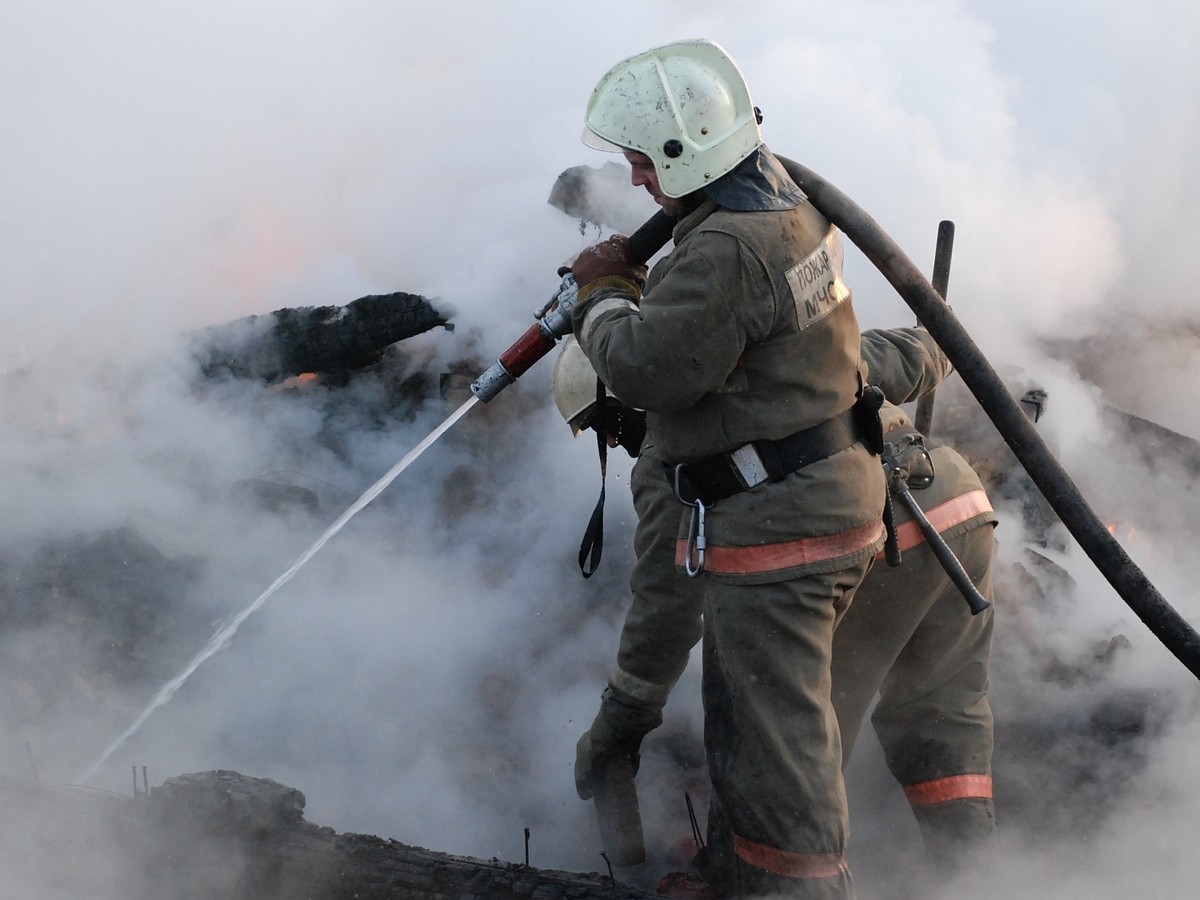 В селе Орловка Томской области из-за пожара сильно пострадал мужчина - KP.RU