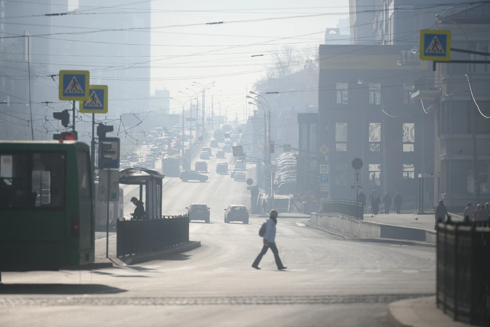 В Екатеринбурге второй день стоит неприятный запах гари