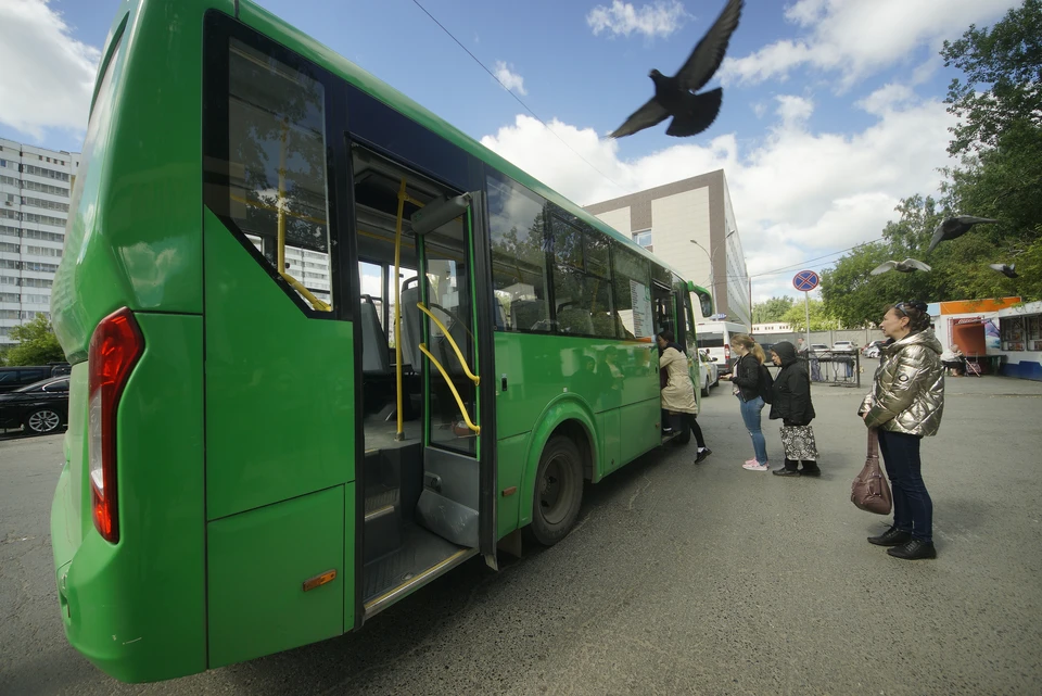 Новосибирцы пожаловались на отстающие от графика автобусы.