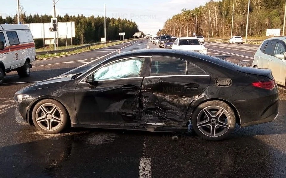 Обстоятельства аварии и характер травм пострадавшего уточняются.
