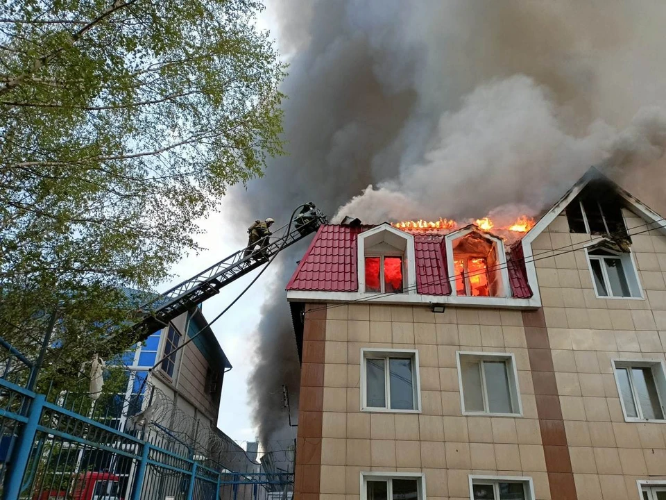 Полностью ликвидировать возгорание удалось в 09:13.