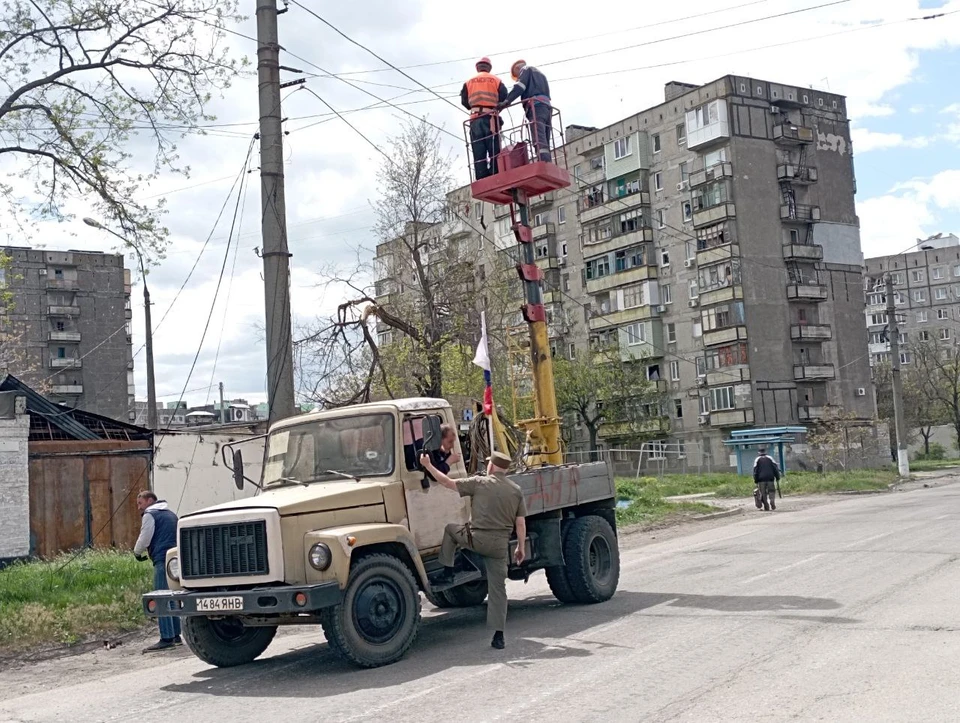 В Мариуполь возвращается жизнь
