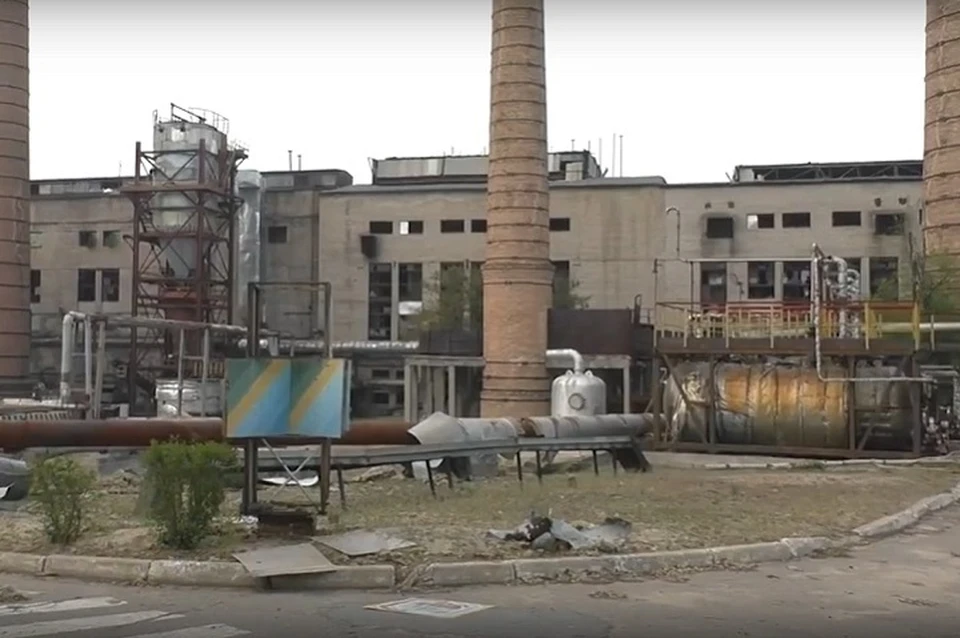 Комбинат являлся одним из градообразующих предприятий города - в мирное время здесь работало более 1200 человек. Фото: кадр из видео УНМ ЛНР