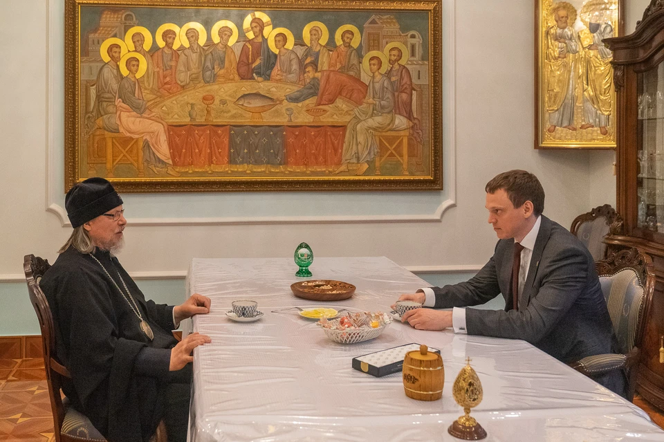 Первая официальная встреча Павла Малкова и митрополита Марка состоялась за чашечкой чая в окружении драгоценных икон.