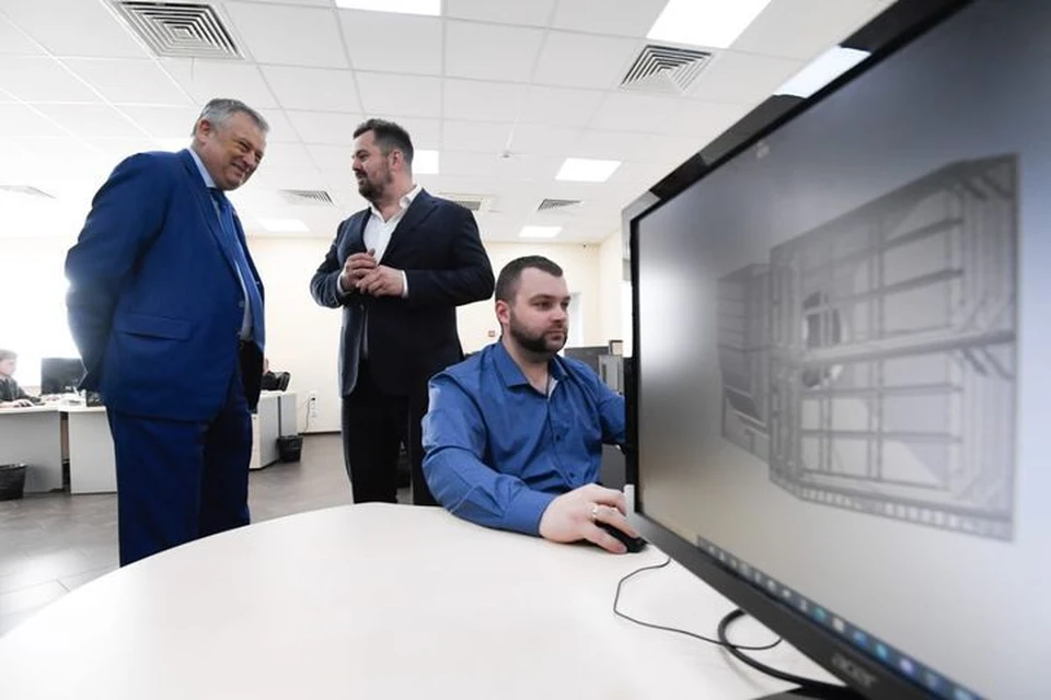 Губернатор Александр Дрозденко побывал на промышленном предприятии «Мегатек». Фото: пресс-служба правительства Ленинградской области.