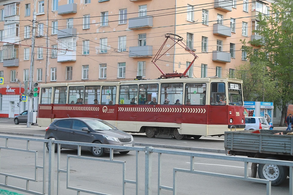 Ремонт трамвайных путей на народной 2023. Новые трамваи в Красноярске. Трамвайный мост в Красноярске. Трамвай из солнечного Красноярск. Красноярск трамвай фото.