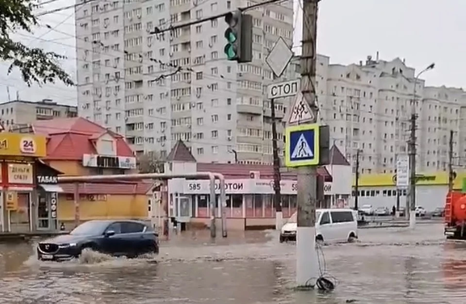 В микрорайоне Качи все еще потоп. Фото: кадр с видео Сергея Синебабнова
