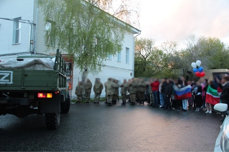 В Казани встретили военных, вернувшихся со спецоперации на Украине: «Наши дети не посрамили чести своих дедов»