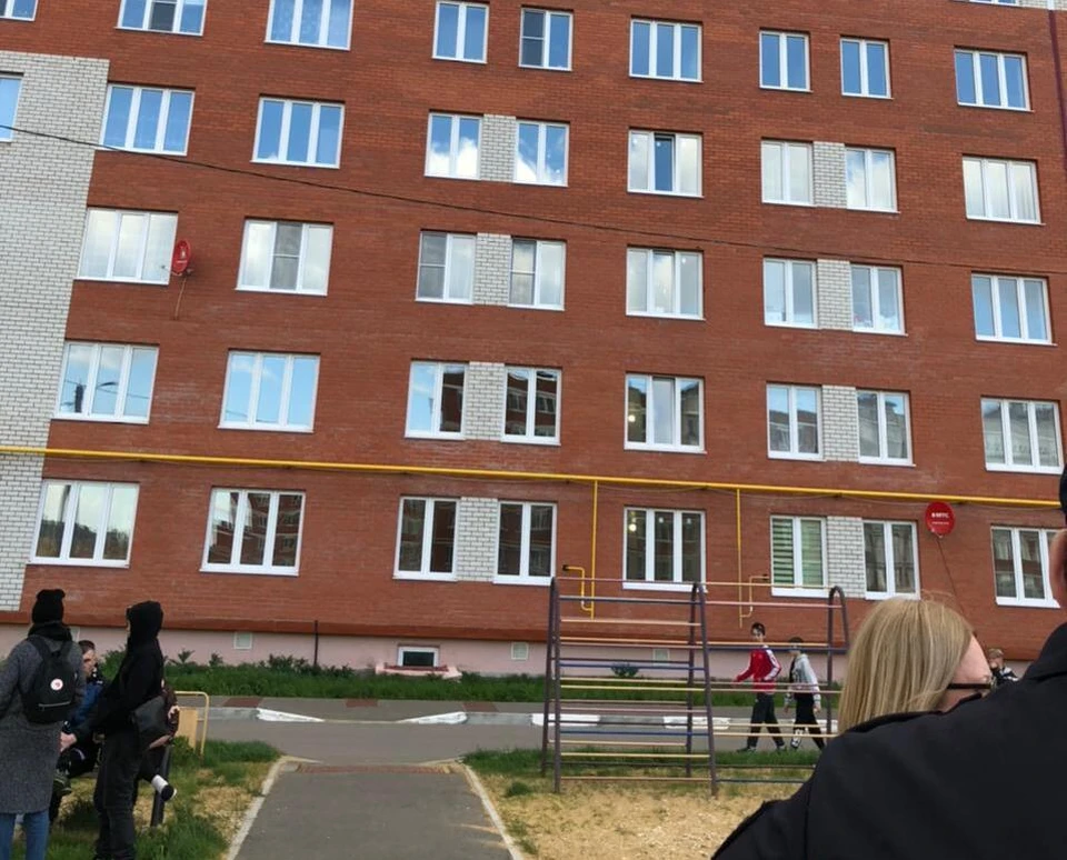В Кимовске Тульской области 13-летняя девочка выпала из окна 8 этажа