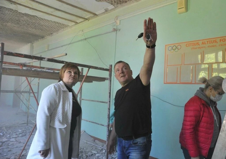 Школу №28 в Рязани после обрушения потолка посетила глава администрации.