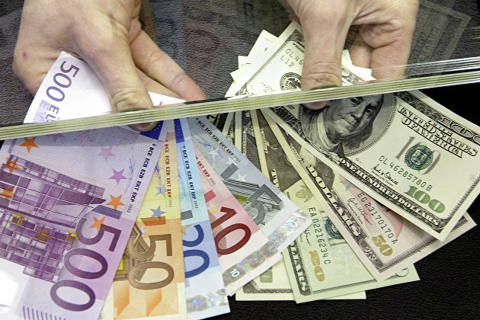 Курс доллара и евро вырастет (Фото: 1prime.ru).