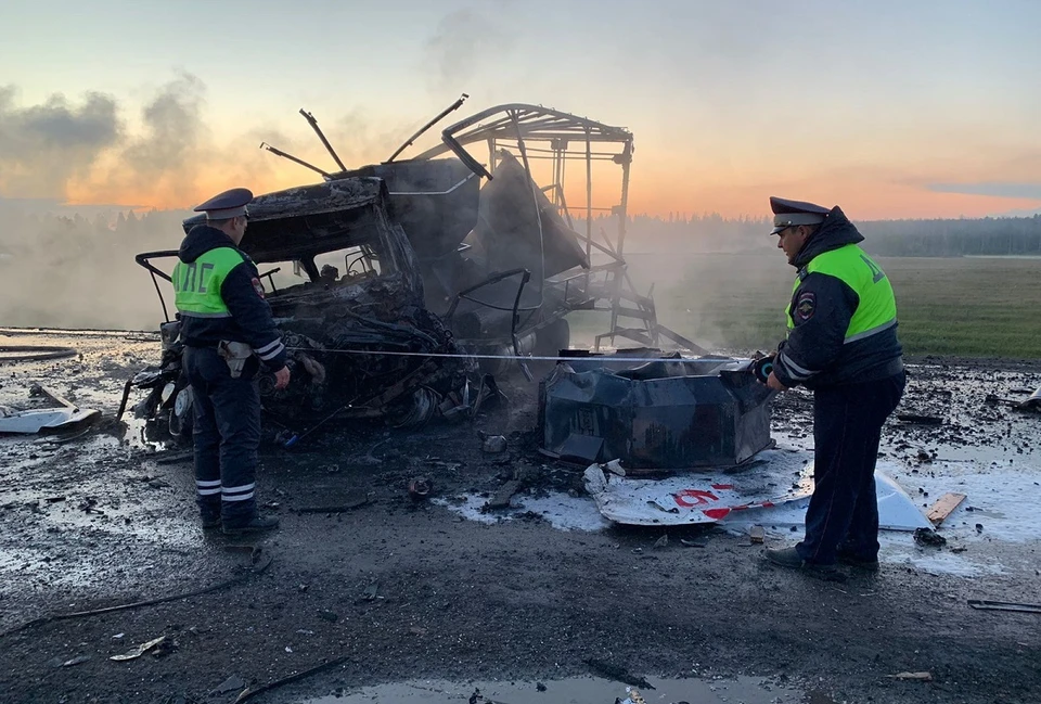 Одна из «Газелей» выгорела дотла. Фото: УГИБДД по Свердловской области