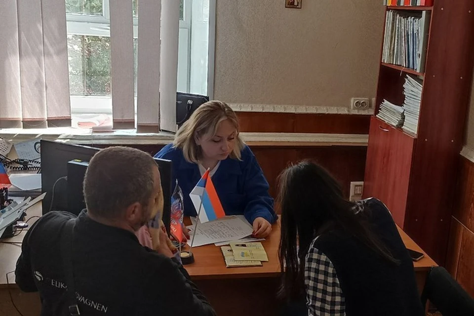 В отделах ЗАГС уже ведется обслуживание населения, которое проживает на территории поселков. Фото: Минюст ДНР