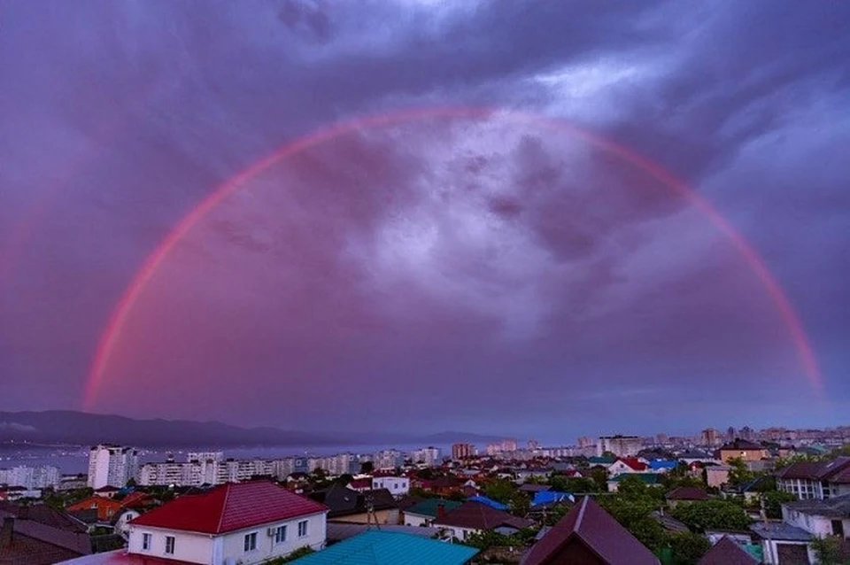 Необычное атмосферное явление наблюдали в Новороссийске. Фото: @tipichkras, @kristina_milan, @_be_sunny_