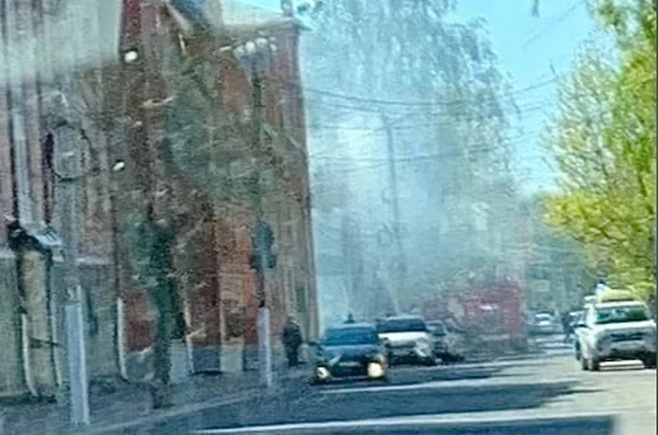 На Желябова горит нежилой дом
