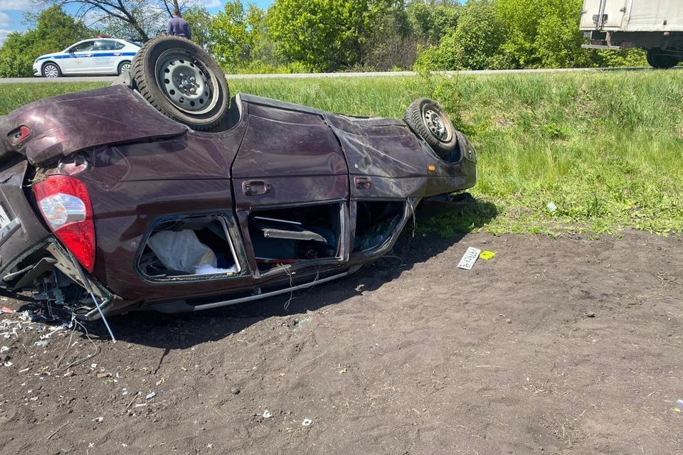 Под Липецком опрокинулся ВАЗ