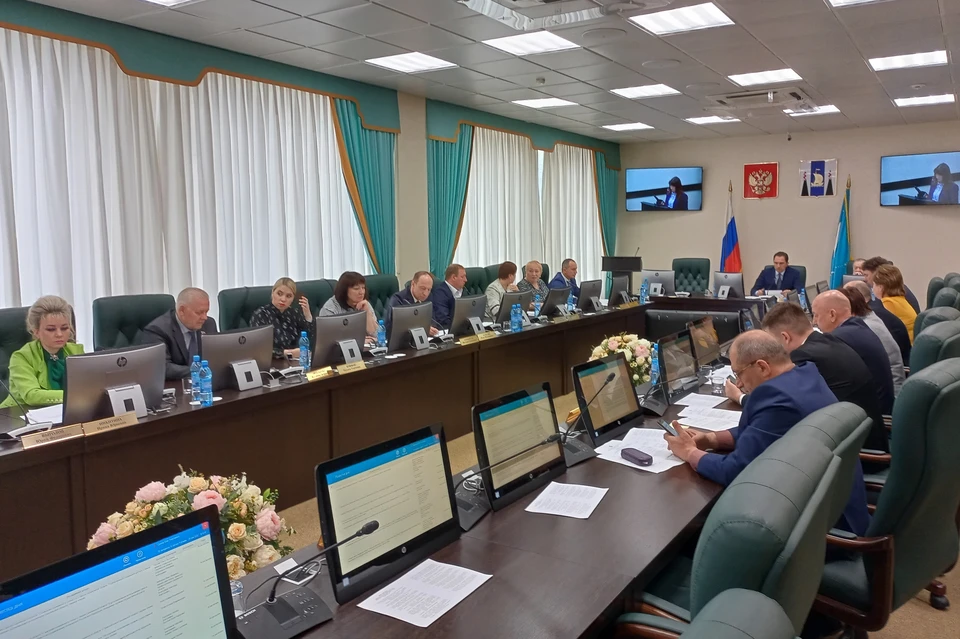 В Сахалинской областной думе рассмотрели поправки в Устав региона, расширяющие полномочия губернатора
