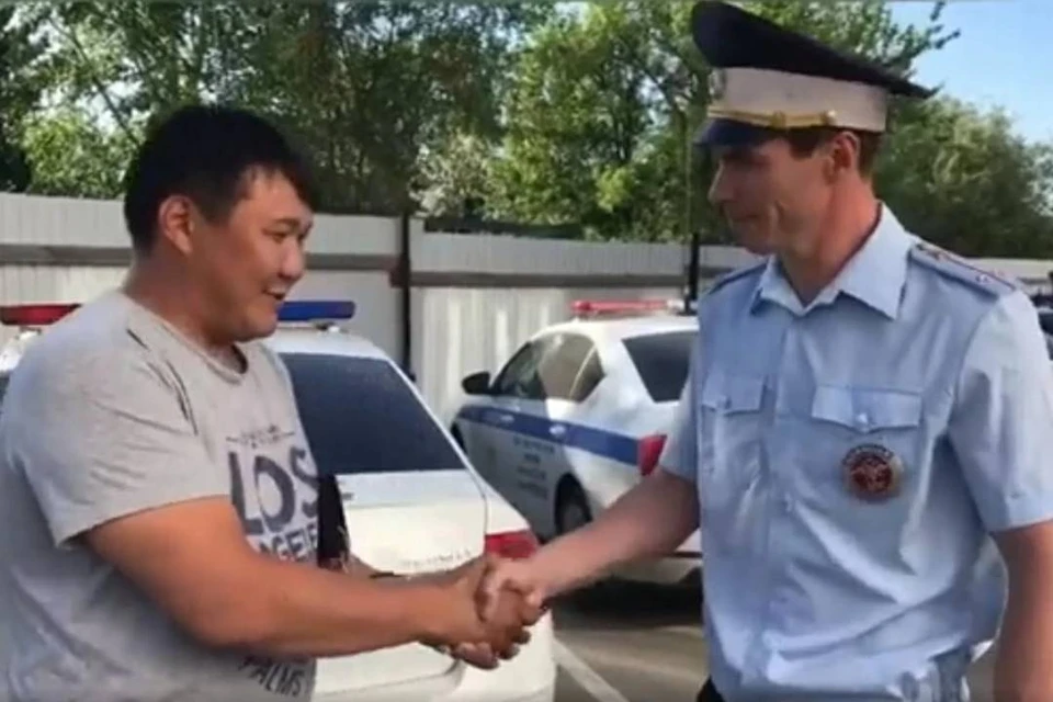 Полицейский из Иркутска помог спасти 8-летнего школьника с приступом астмы