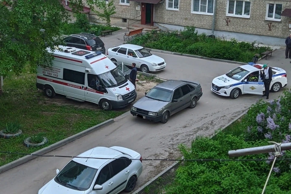 В Ельце иномарка перекрыла проезд машине "скорой помощи"