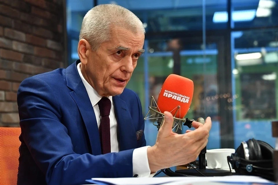 Геннадий Онищенко призвал обратить внимание на учебную нагрузку школьников