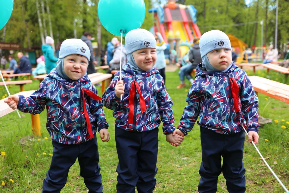 Каждый год в столице Удмуртии проходит фестиваль, посвященный Международному дню близнецов.