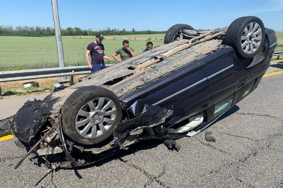 В Ростовской области ребенок пострадал в аварии на трассе. Фото: ГИБДД по РО.