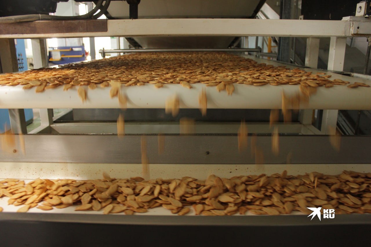 Одно из знаменитых уральских лакомств - крекеры в форме рыбок.