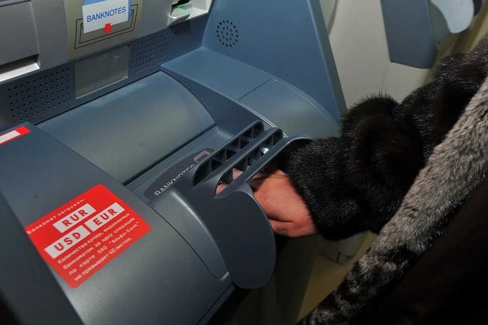 В Магаданской области сотрудница банка осуждена за неоднократную кражу со счетов