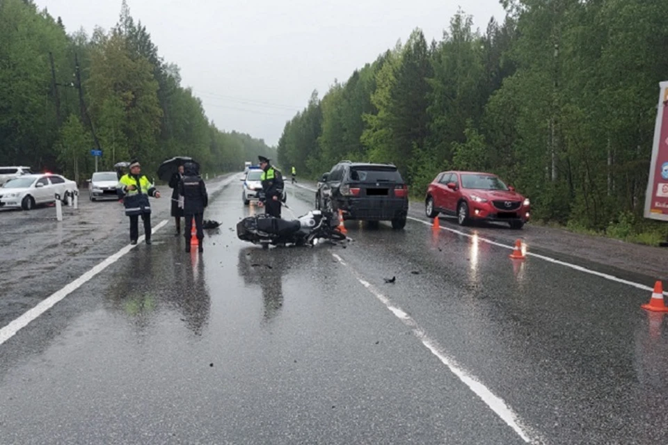 Мужчина влетел в иномарку, которая поворачивала. Фото: пресс-служба УГИБДД по Свердловской области